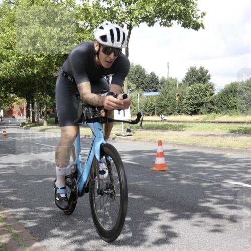 11.08.2024 - GEWOBA Citytriathlon Bremen H.Heesch http://msf.ph/oto/6769210 11.08.2024 11:35:26 Radfahren 817, 862, 934 meine-sportfotos.de