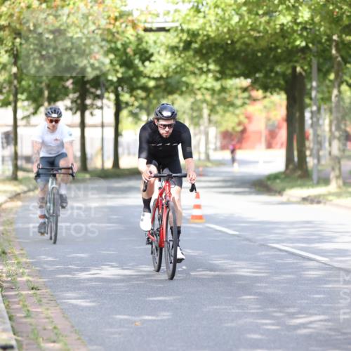 11.08.2024 - GEWOBA Citytriathlon Bremen H.Heesch http://msf.ph/oto/6769215 11.08.2024 10:42:33 Radfahren 12, 67, 68, 74, 88, 106 meine-sportfotos.de