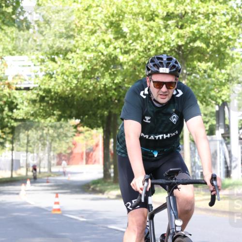 11.08.2024 - GEWOBA Citytriathlon Bremen H.Heesch http://msf.ph/oto/6769219 11.08.2024 10:25:54 Radfahren 12, 13, 36, 54, 93 meine-sportfotos.de
