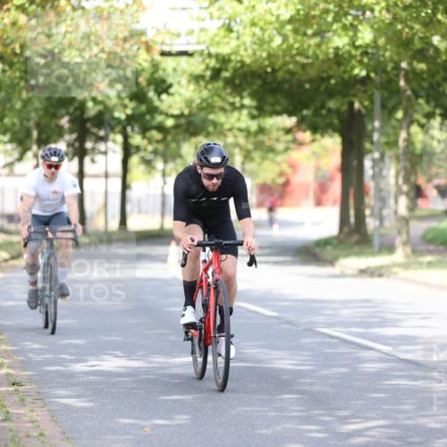11.08.2024 - GEWOBA Citytriathlon Bremen H.Heesch http://msf.ph/oto/6769222 11.08.2024 10:42:34 Radfahren 12, 67, 68, 74, 88, 106 meine-sportfotos.de
