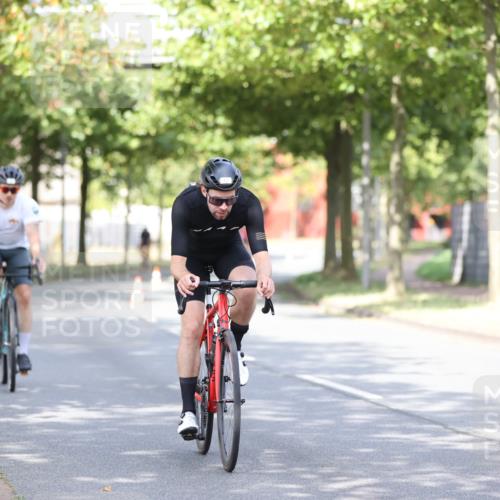 11.08.2024 - GEWOBA Citytriathlon Bremen H.Heesch http://msf.ph/oto/6769227 11.08.2024 10:42:34 Radfahren 12, 67, 68, 74, 88, 106 meine-sportfotos.de