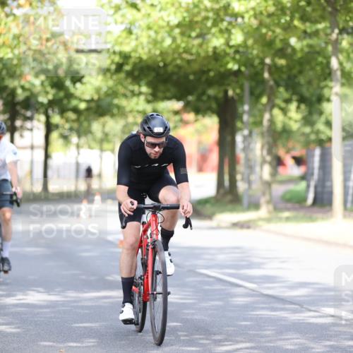 11.08.2024 - GEWOBA Citytriathlon Bremen H.Heesch http://msf.ph/oto/6769230 11.08.2024 10:42:34 Radfahren 12, 67, 68, 74, 88, 106 meine-sportfotos.de