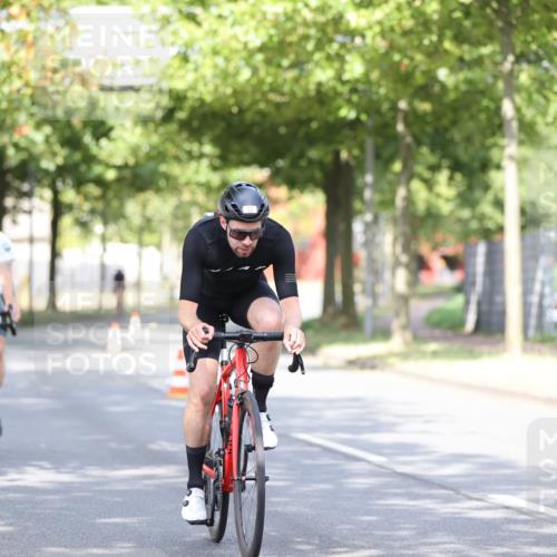 11.08.2024 - GEWOBA Citytriathlon Bremen H.Heesch http://msf.ph/oto/6769232 11.08.2024 10:42:34 Radfahren 12, 67, 68, 74, 88, 106 meine-sportfotos.de
