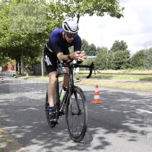 11.08.2024 - GEWOBA Citytriathlon Bremen H.Heesch http://msf.ph/oto/6769240 11.08.2024 11:36:21 Radfahren 762, 818 meine-sportfotos.de
