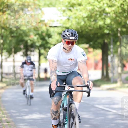 11.08.2024 - GEWOBA Citytriathlon Bremen H.Heesch http://msf.ph/oto/6769251 11.08.2024 10:42:35 Radfahren 12, 67, 68, 74, 88, 106 meine-sportfotos.de