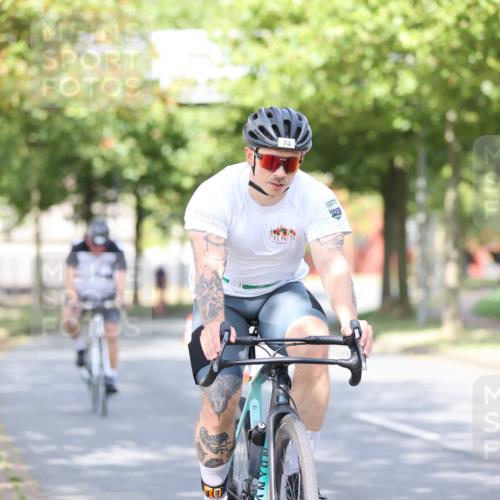 11.08.2024 - GEWOBA Citytriathlon Bremen H.Heesch http://msf.ph/oto/6769255 11.08.2024 10:42:35 Radfahren 12, 67, 68, 74, 88, 106 meine-sportfotos.de