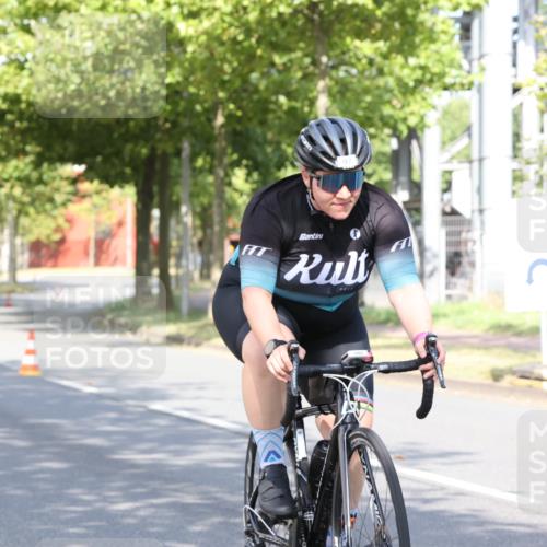 11.08.2024 - GEWOBA Citytriathlon Bremen H.Heesch http://msf.ph/oto/6769257 11.08.2024 10:26:12 Radfahren 36, 39, 54, 97 meine-sportfotos.de