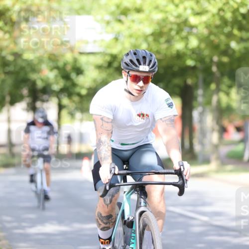 11.08.2024 - GEWOBA Citytriathlon Bremen H.Heesch http://msf.ph/oto/6769260 11.08.2024 10:42:35 Radfahren 12, 67, 68, 74, 88, 106 meine-sportfotos.de