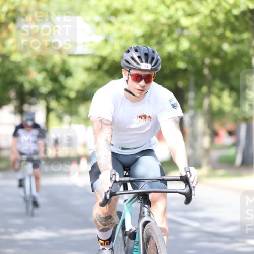 11.08.2024 - GEWOBA Citytriathlon Bremen H.Heesch http://msf.ph/oto/6769263 11.08.2024 10:42:35 Radfahren 12, 67, 68, 74, 88, 106 meine-sportfotos.de