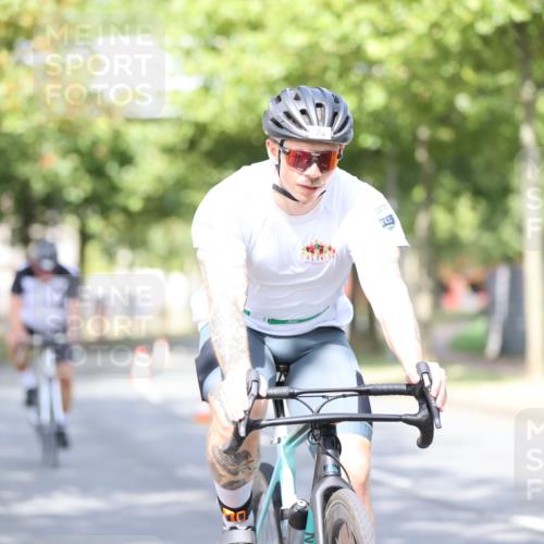 11.08.2024 - GEWOBA Citytriathlon Bremen H.Heesch http://msf.ph/oto/6769266 11.08.2024 10:42:35 Radfahren 12, 67, 68, 74, 88, 106 meine-sportfotos.de