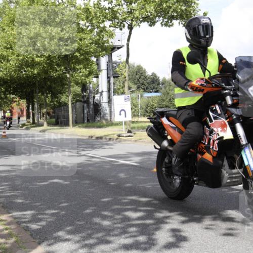 11.08.2024 - GEWOBA Citytriathlon Bremen H.Heesch http://msf.ph/oto/6769273 11.08.2024 11:38:03 Radfahren 751, 804 meine-sportfotos.de