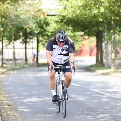 11.08.2024 - GEWOBA Citytriathlon Bremen H.Heesch http://msf.ph/oto/6769274 11.08.2024 10:42:36 Radfahren 12, 67, 68, 74, 88, 106 meine-sportfotos.de