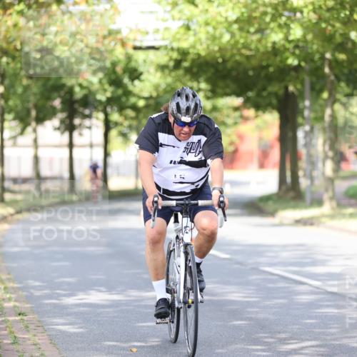 11.08.2024 - GEWOBA Citytriathlon Bremen H.Heesch http://msf.ph/oto/6769277 11.08.2024 10:42:36 Radfahren 12, 67, 68, 74, 88, 106 meine-sportfotos.de