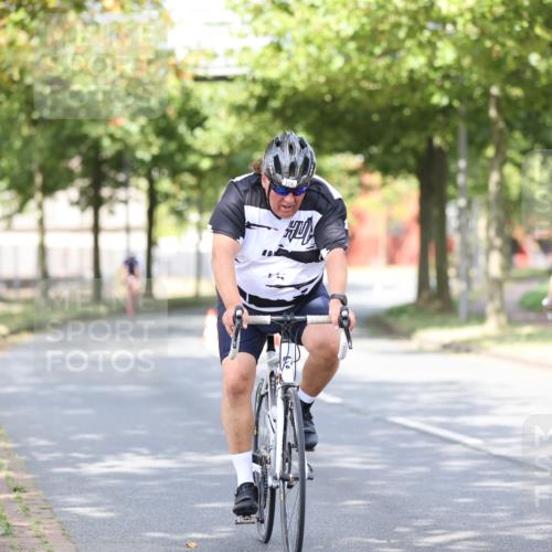 11.08.2024 - GEWOBA Citytriathlon Bremen H.Heesch http://msf.ph/oto/6769281 11.08.2024 10:42:36 Radfahren 12, 67, 68, 74, 88, 106 meine-sportfotos.de