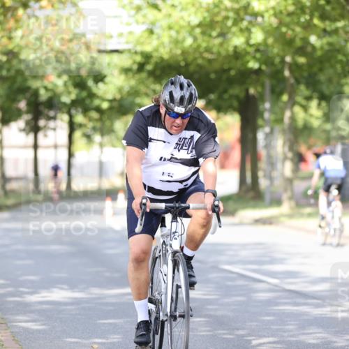 11.08.2024 - GEWOBA Citytriathlon Bremen H.Heesch http://msf.ph/oto/6769287 11.08.2024 10:42:36 Radfahren 12, 67, 68, 74, 88, 106 meine-sportfotos.de