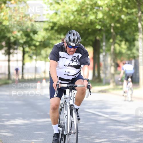 11.08.2024 - GEWOBA Citytriathlon Bremen H.Heesch http://msf.ph/oto/6769291 11.08.2024 10:42:36 Radfahren 12, 67, 68, 74, 88, 106 meine-sportfotos.de