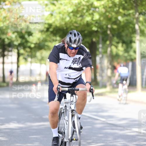 11.08.2024 - GEWOBA Citytriathlon Bremen H.Heesch http://msf.ph/oto/6769294 11.08.2024 10:42:36 Radfahren 12, 67, 68, 74, 88, 106 meine-sportfotos.de
