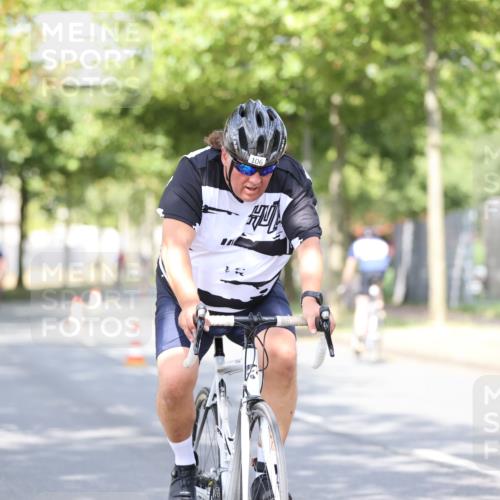 11.08.2024 - GEWOBA Citytriathlon Bremen H.Heesch http://msf.ph/oto/6769299 11.08.2024 10:42:37 Radfahren 12, 67, 68, 74, 88, 106 meine-sportfotos.de