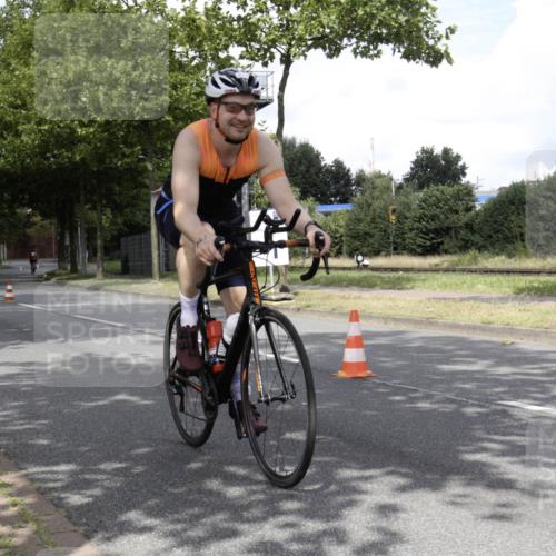 11.08.2024 - GEWOBA Citytriathlon Bremen H.Heesch http://msf.ph/oto/6769300 11.08.2024 11:39:05 Radfahren 821 meine-sportfotos.de