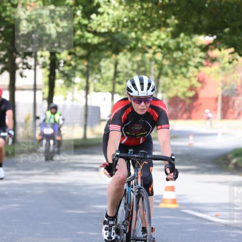 11.08.2024 - GEWOBA Citytriathlon Bremen H.Heesch http://msf.ph/oto/6769301 11.08.2024 10:27:46 Radfahren 100, 115 meine-sportfotos.de
