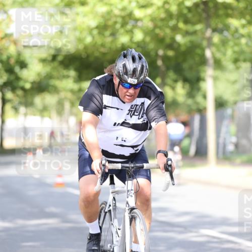 11.08.2024 - GEWOBA Citytriathlon Bremen H.Heesch http://msf.ph/oto/6769302 11.08.2024 10:42:37 Radfahren 12, 67, 68, 74, 88, 106 meine-sportfotos.de