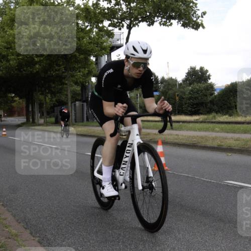 11.08.2024 - GEWOBA Citytriathlon Bremen H.Heesch http://msf.ph/oto/6769303 11.08.2024 11:39:29 Radfahren 782, 823 meine-sportfotos.de