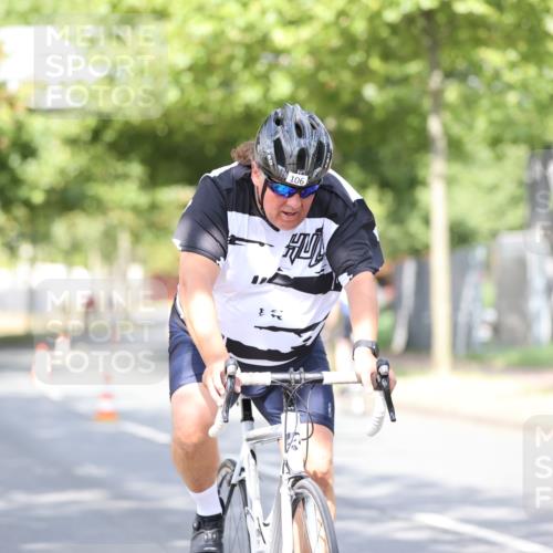 11.08.2024 - GEWOBA Citytriathlon Bremen H.Heesch http://msf.ph/oto/6769305 11.08.2024 10:42:37 Radfahren 12, 67, 68, 74, 88, 106 meine-sportfotos.de