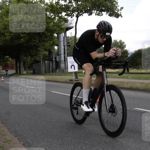 11.08.2024 - GEWOBA Citytriathlon Bremen H.Heesch http://msf.ph/oto/6769306 11.08.2024 11:39:38 Radfahren 782, 823 meine-sportfotos.de