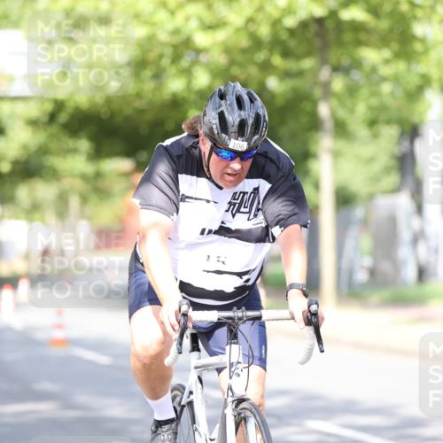11.08.2024 - GEWOBA Citytriathlon Bremen H.Heesch http://msf.ph/oto/6769308 11.08.2024 10:42:37 Radfahren 12, 67, 68, 74, 88, 106 meine-sportfotos.de