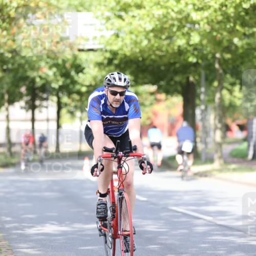 11.08.2024 - GEWOBA Citytriathlon Bremen H.Heesch http://msf.ph/oto/6769328 11.08.2024 10:42:42 Radfahren 12, 18, 67, 68, 70, 74, 88, 106 meine-sportfotos.de