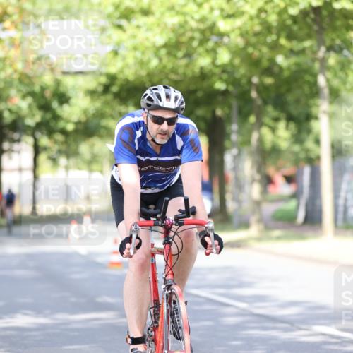 11.08.2024 - GEWOBA Citytriathlon Bremen H.Heesch http://msf.ph/oto/6769339 11.08.2024 10:42:42 Radfahren 12, 18, 67, 68, 70, 74, 88, 106 meine-sportfotos.de