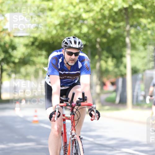 11.08.2024 - GEWOBA Citytriathlon Bremen H.Heesch http://msf.ph/oto/6769345 11.08.2024 10:42:42 Radfahren 12, 18, 67, 68, 70, 74, 88, 106 meine-sportfotos.de