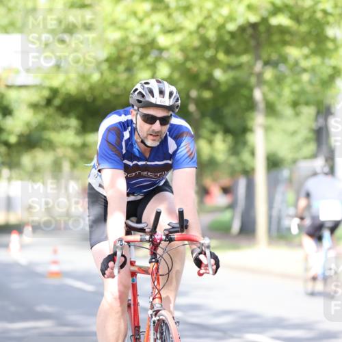 11.08.2024 - GEWOBA Citytriathlon Bremen H.Heesch http://msf.ph/oto/6769348 11.08.2024 10:42:42 Radfahren 12, 18, 67, 68, 70, 74, 88, 106 meine-sportfotos.de