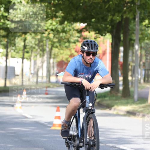 11.08.2024 - GEWOBA Citytriathlon Bremen H.Heesch http://msf.ph/oto/6769353 11.08.2024 10:27:49 Radfahren 100, 115 meine-sportfotos.de