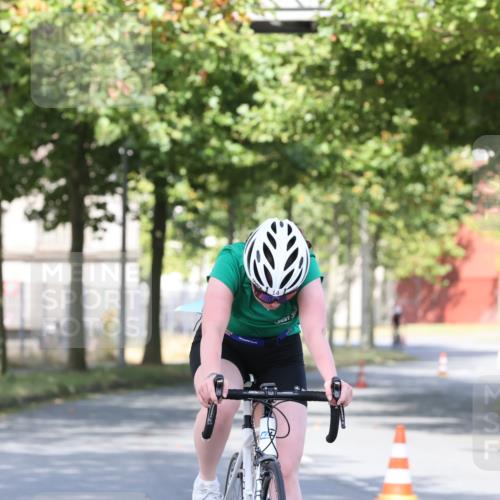 11.08.2024 - GEWOBA Citytriathlon Bremen H.Heesch http://msf.ph/oto/6769365 11.08.2024 10:28:05 Radfahren 14 meine-sportfotos.de