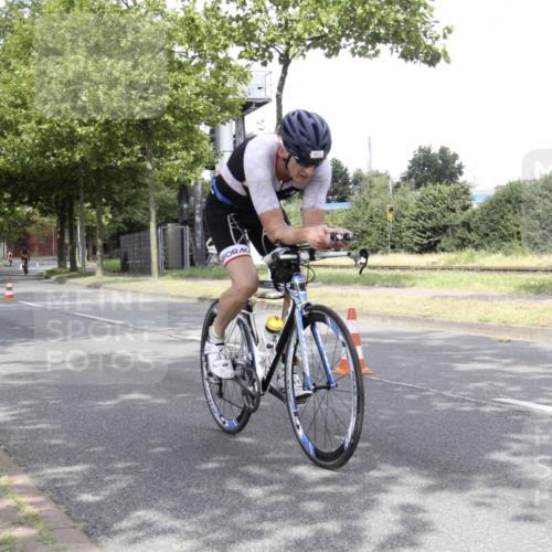 11.08.2024 - GEWOBA Citytriathlon Bremen H.Heesch http://msf.ph/oto/6769366 11.08.2024 11:41:50 Radfahren 758, 786, 859, 905, 965, 1020 meine-sportfotos.de
