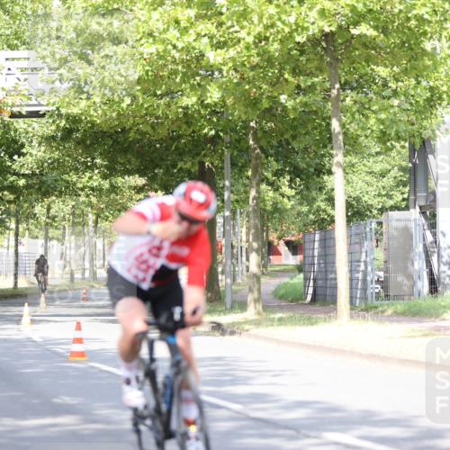 11.08.2024 - GEWOBA Citytriathlon Bremen H.Heesch http://msf.ph/oto/6769371 11.08.2024 10:42:46 Radfahren 12, 18, 21, 67, 68, 70, 88 meine-sportfotos.de