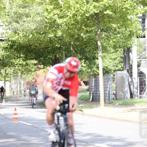 11.08.2024 - GEWOBA Citytriathlon Bremen H.Heesch http://msf.ph/oto/6769380 11.08.2024 10:42:46 Radfahren 12, 18, 21, 67, 68, 70, 88 meine-sportfotos.de