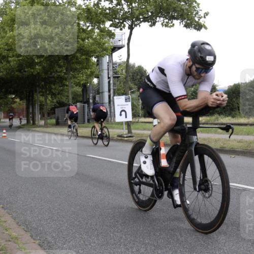 11.08.2024 - GEWOBA Citytriathlon Bremen H.Heesch http://msf.ph/oto/6769381 11.08.2024 11:42:50 Radfahren 857, 877, 1008 meine-sportfotos.de
