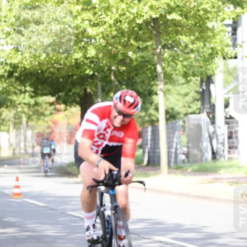 11.08.2024 - GEWOBA Citytriathlon Bremen H.Heesch http://msf.ph/oto/6769383 11.08.2024 10:42:46 Radfahren 12, 18, 21, 67, 68, 70, 88 meine-sportfotos.de