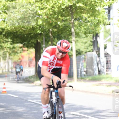 11.08.2024 - GEWOBA Citytriathlon Bremen H.Heesch http://msf.ph/oto/6769386 11.08.2024 10:42:46 Radfahren 12, 18, 21, 67, 68, 70, 88 meine-sportfotos.de