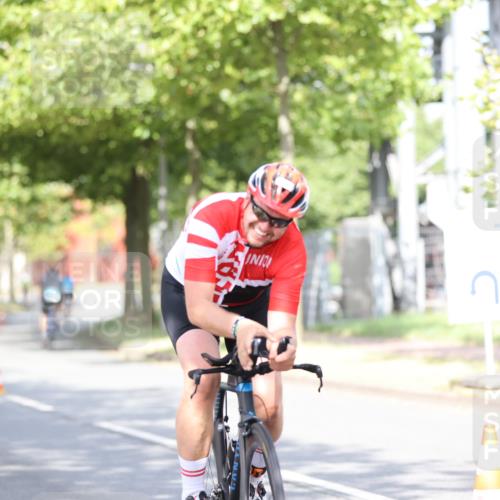 11.08.2024 - GEWOBA Citytriathlon Bremen H.Heesch http://msf.ph/oto/6769389 11.08.2024 10:42:46 Radfahren 12, 18, 21, 67, 68, 70, 88 meine-sportfotos.de