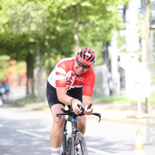 11.08.2024 - GEWOBA Citytriathlon Bremen H.Heesch http://msf.ph/oto/6769392 11.08.2024 10:42:46 Radfahren 12, 18, 21, 67, 68, 70, 88 meine-sportfotos.de