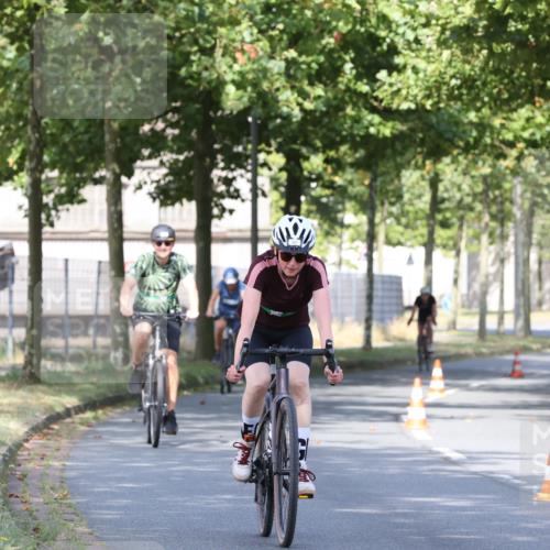 11.08.2024 - GEWOBA Citytriathlon Bremen H.Heesch http://msf.ph/oto/6769394 11.08.2024 10:28:21 Radfahren 53, 89, 90 meine-sportfotos.de