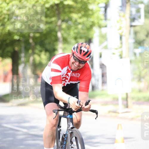 11.08.2024 - GEWOBA Citytriathlon Bremen H.Heesch http://msf.ph/oto/6769395 11.08.2024 10:42:46 Radfahren 12, 18, 21, 67, 68, 70, 88 meine-sportfotos.de