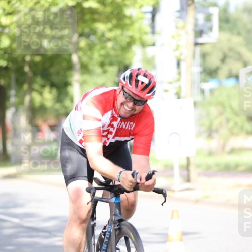 11.08.2024 - GEWOBA Citytriathlon Bremen H.Heesch http://msf.ph/oto/6769397 11.08.2024 10:42:46 Radfahren 12, 18, 21, 67, 68, 70, 88 meine-sportfotos.de