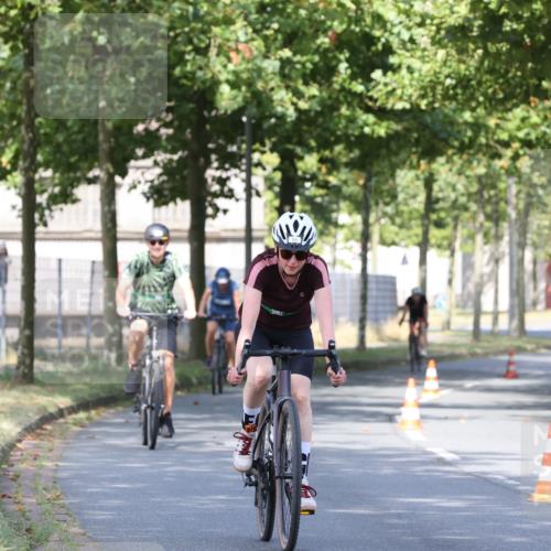 11.08.2024 - GEWOBA Citytriathlon Bremen H.Heesch http://msf.ph/oto/6769398 11.08.2024 10:28:21 Radfahren 53, 89, 90 meine-sportfotos.de