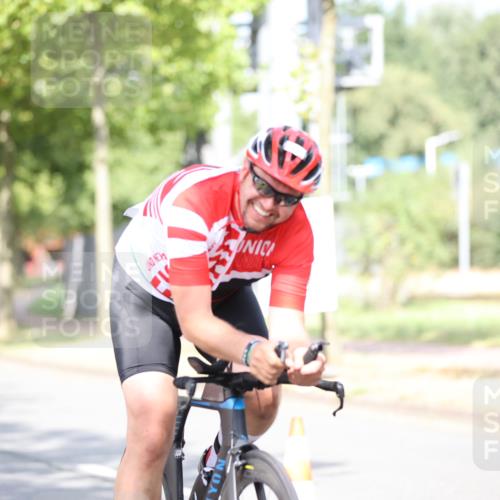 11.08.2024 - GEWOBA Citytriathlon Bremen H.Heesch http://msf.ph/oto/6769400 11.08.2024 10:42:46 Radfahren 12, 18, 21, 67, 68, 70, 88 meine-sportfotos.de