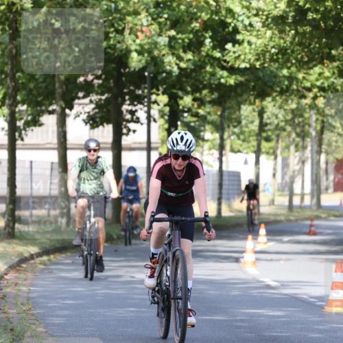11.08.2024 - GEWOBA Citytriathlon Bremen H.Heesch http://msf.ph/oto/6769401 11.08.2024 10:28:21 Radfahren 53, 89, 90 meine-sportfotos.de