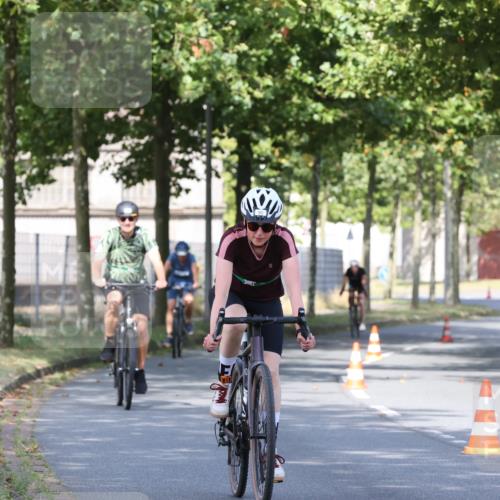 11.08.2024 - GEWOBA Citytriathlon Bremen H.Heesch http://msf.ph/oto/6769405 11.08.2024 10:28:21 Radfahren 53, 89, 90 meine-sportfotos.de